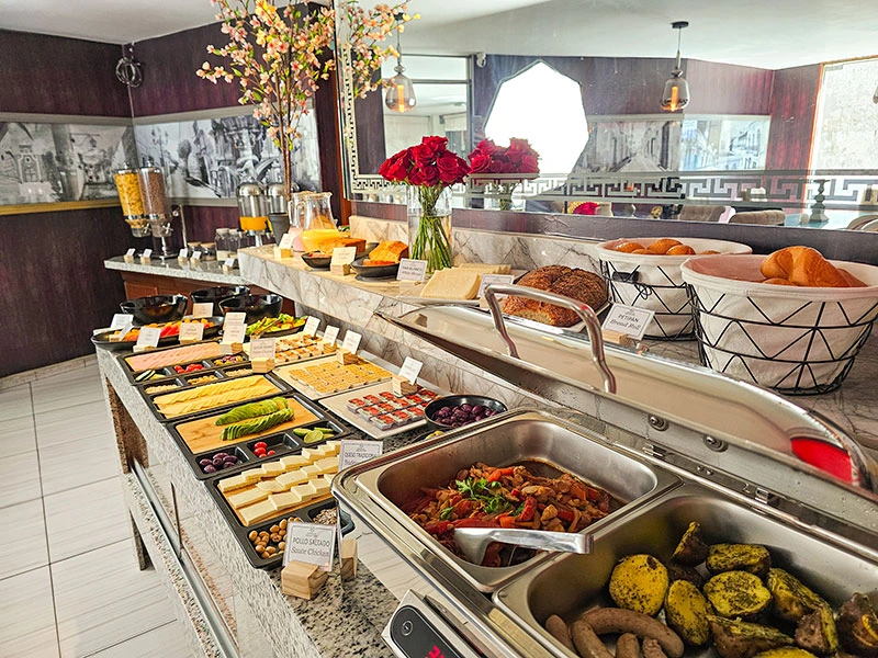 Desayuno buffet — Restaurante Adriamo